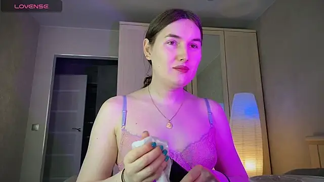 Maria Bowie online show from May 20, 9:28 am