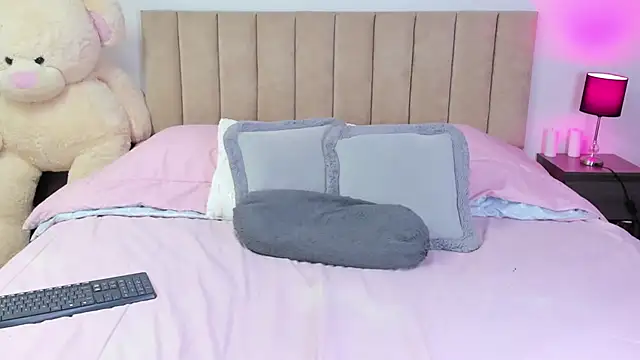 HannaRousse  online show from November 25, 8:31 pm