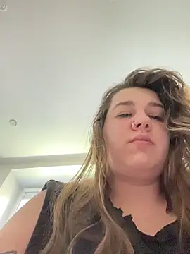 SuzieMurray online show from May 18, 8:20 am