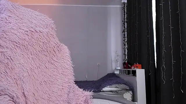 ReddHotPipper online show from March 27, 8:26 am