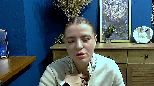 MissOliviaa  online show from December 4, 7:32 am