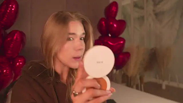 Smiley Mia online show from February 13, 5:20 am