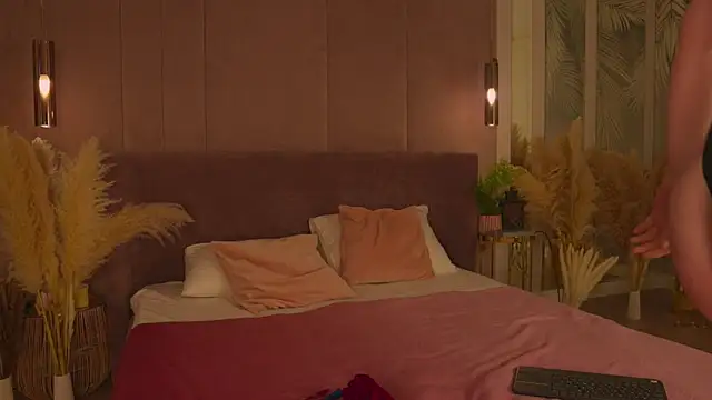 Smiley Mia online show from May 18, 5:24 am
