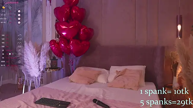 Smiley Mia online show from February 23, 7:08 am