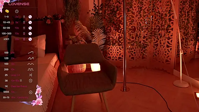 Smiley Mia online show from October 7, 5:56 am