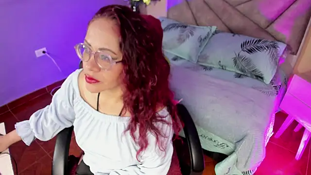 Snapshot of maria_paulac chatting on September 21, 5:28 am maria paulac online show from September 21, 5:28 am