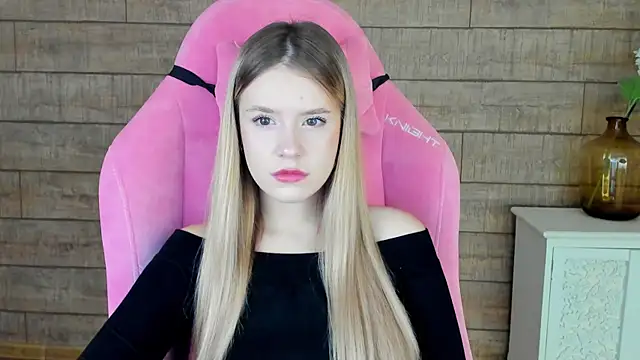 MilanaBalmain online show from October 18, 5:10 am