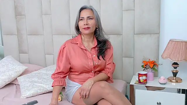 AmandaMartinez  online show from May 13, 5:08 pm