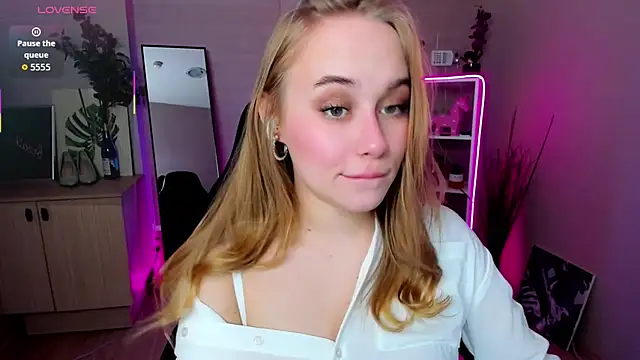 LianaBright online show from March 19, 1:54 am