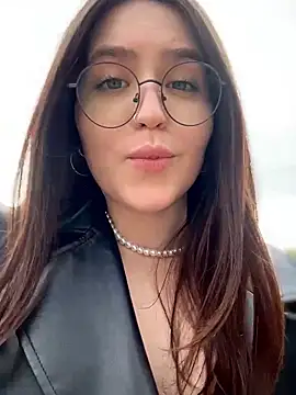 meow girl online show from May 1, 10:51 am