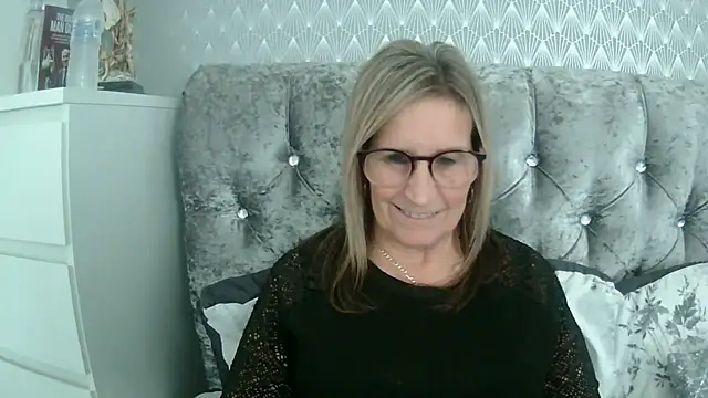 Additive Mature Linda online show from September 19, 3:55 pm