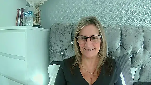 Additive Mature Linda online show from September 21, 3:54 pm