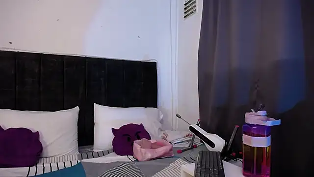 Nicol Love0 online show from May 24, 1:21 pm