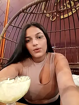 girl milk1 online show from November 11, 11:24 pm