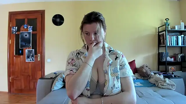 LillyDepp online show from May 6, 12:53 pm