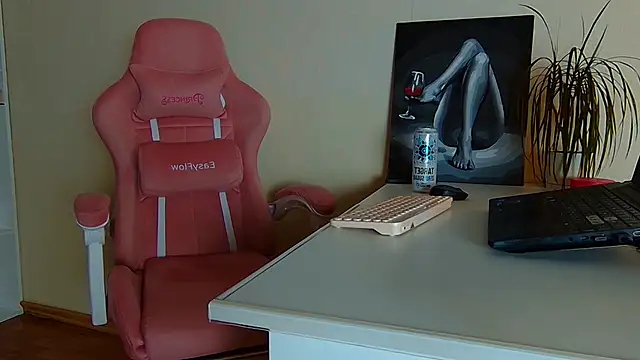 Jules Queen online show from May 8, 5:43 am