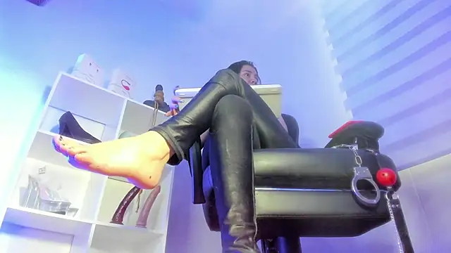 charlotte joliedart online show from October 29, 10:23 pm