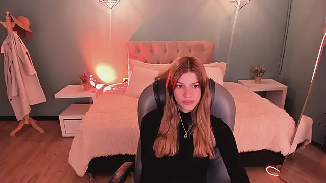 Nora Vennucci online show from May 5, 8:01 pm