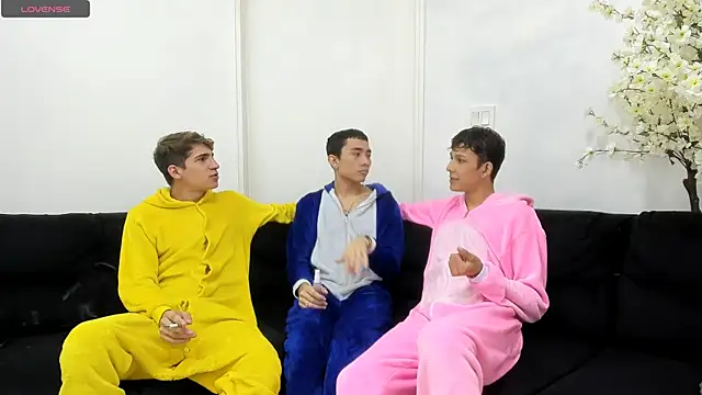 StrawwBoys online show from October 9, 10:41 am