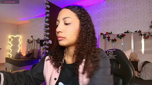 Daphnne tay online show from March 20, 3:33 am