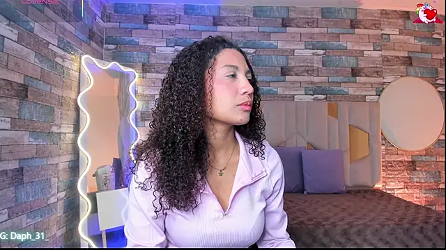 Daphnne tay online show from April 8, 7:49 pm