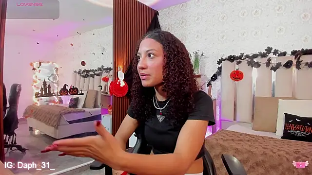 Daphnne tay online show from October 22, 7:30 pm