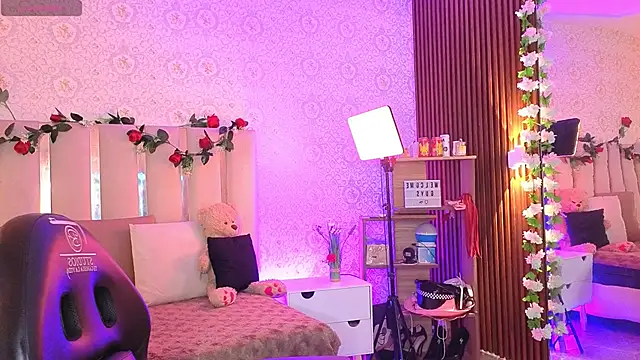 Daphnne tay online show from April 2, 3:26 am