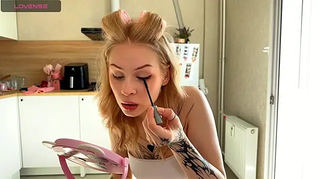 lisa barbie online show from May 19, 6:09 am