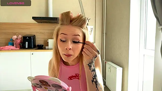 lisa barbie online show from May 20, 6:10 am