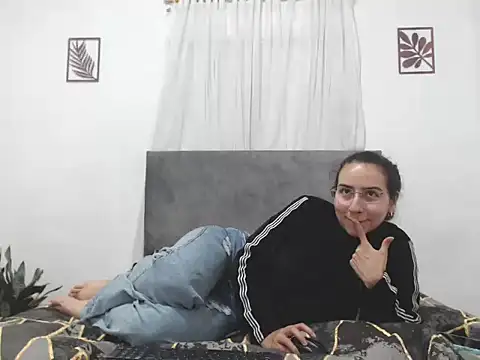 odette brigh online show from October 4, 1:44 am