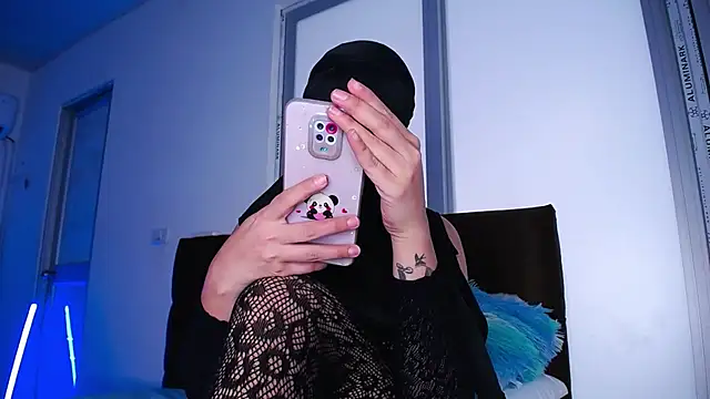 Sweet hot mia online show from March 22, 2:45 pm