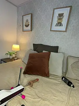 Caroline dh online show from May 25, 10:36 am