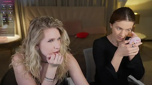 Julia  Star  online show from March 27, 4:30 pm