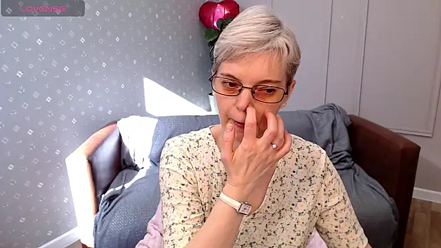 Cutie Erikaa1 online show from May 17, 3:38 am