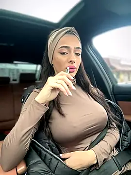 LaraVegas  online show from November 12, 7:39 am