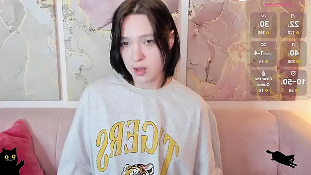 fiamoory online show from May 13, 1:33 am