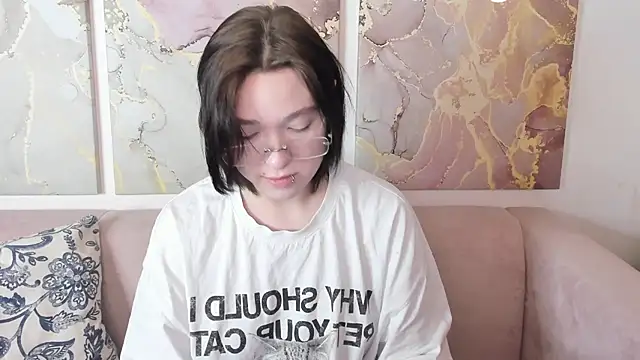 fiamoory online show from May 27, 2:08 am