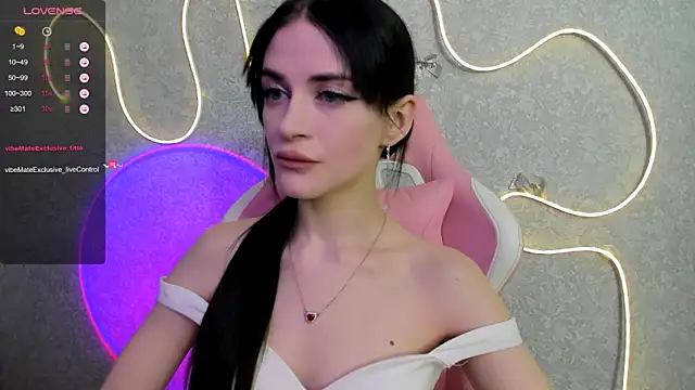 Molly Crystall online show from May 12, 2:53 am