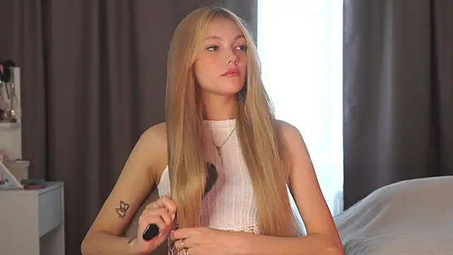 norakisses online show from May 26, 7:51 am