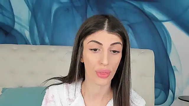 SkinnyDolly online show from January 11, 9:20 pm