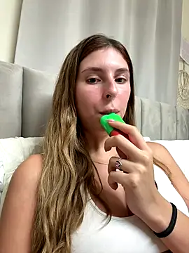 emma05 online show from November 6, 5:30 pm