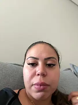 lariic online show from March 6, 1:28 pm