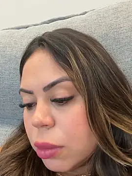 lariic online show from February 24, 11:36 pm