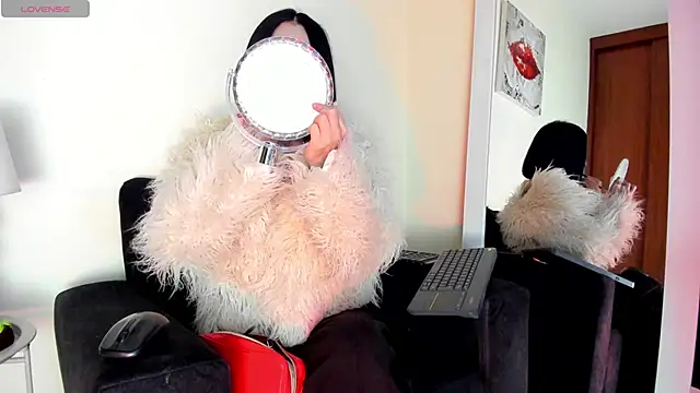 victoria  lace  online show from April 3, 2:20 am