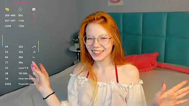 Snapshot of Esme_Runn chatting on September 19, 2:43 am Esme Runn online show from September 19, 2:43 am