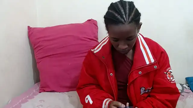 SexyRed18 online show from October 4, 4:40 am