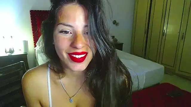 Snapshot of Alma-Mora chatting on October 17, 12:36 am Alma-Mora online show from October 17, 12:36 am