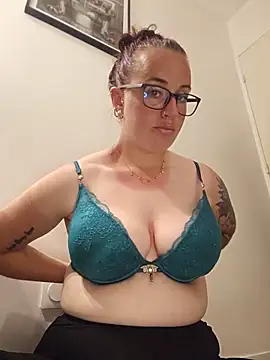 Lindsay 00off online show from May 22, 9:46 pm