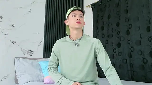 Noah tyler  online show from February 5, 1:03 pm