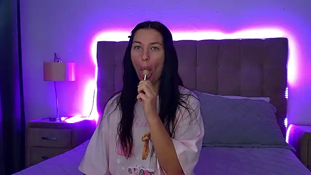 AlexandraBloom online show from November 13, 7:02 pm